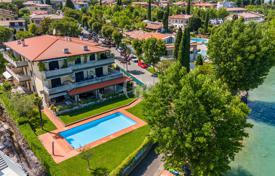 Furnished penthouse with a large terrace and breathtaking views of Lake Garda in Colombare di Sirmione, Italy for 570,000 €
