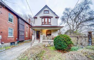 3-bedroom house in Old Toronto for 1,487,000 €
