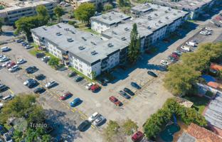 2-bedroom apartments in condo 79 m² in Hialeah for $275,000