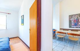 Punat, semi-detached house with 5 apartments in the immediate vicinity of the sea! for 950,000 €