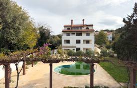 House For sale: a house with seven apartments, large garden, swimming pool and garage for 960,000 €