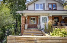 Terraced house – Woodbine Avenue, Toronto, Ontario,  Canada for C$1,324,000