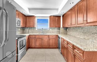 2-bedroom apartments in condo 118 m² in Aventura for $380,000