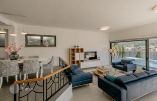 4-bedroom villa 236 m² in Njivice for 850,000 €