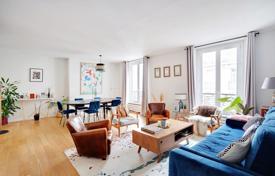 Bright four-room apartment in the center of the 16th arrondissement of Paris, France for 975,000 €