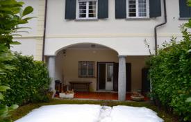 Bright townhouse with a terrace and a garden in a cozy residence, Dzhignese, Piedmont, Italy. Price on request