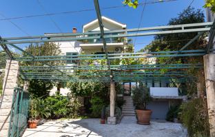 6-bedroom cottage 287 m² in Budva city for 720,000 €