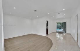 Townhome – Hollywood, Florida, USA for $709,000