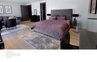 6-bedroom villa 750 m² in Pattaya for $1,639,000