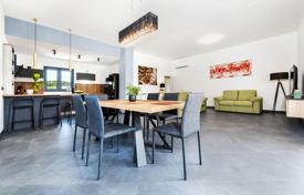 ISTRIA, ROVINJ — Modern one-story house with a swimming pool 800 meters from the sea for 950,000 €