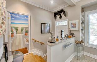 8-bedroom townhouse in Lake Shore Boulevard West for C$1,946,000
