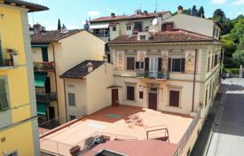 Flat with large terrace and multi-purpose rooms in Florence for 1,020,000 €