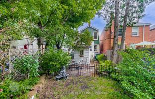 5-bedroom house in East York for C$1,099,000