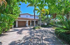 Spacious villa with a garden, a backyard, a pool, a relaxation area, a terrace and a garage, Lauderdale-by-the-Sea, USA for $799,000