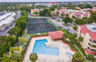 1-bedroom apartments in condo 91 m² in West End for $294,000