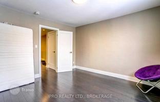 11-bedroom townhouse in East York for C$2,027,000