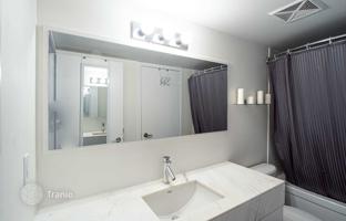 5-bedroom apartment in Simcoe Street for C$932,000