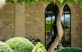 Detached house – Lacoste, Provence - Alpes - Cote d'Azur, France for 25,000 € per week