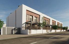 New townhouse with access to a swimming pool in Dolores, Alicante, Spain for 259,000 €