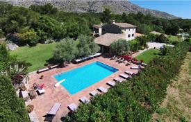 Renovated mansion with three guest houses, a large swimming pool and a tennis court, Pollenca, Spain. Price on request Renovated mansion with three guest houses, a large swimming pool and a tennis court, Pollenca, Spain. Price on request
