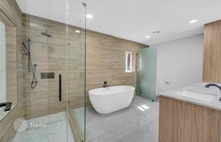 5-bedroom house 515 m² in Miami for $3,199,000