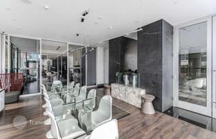 4-bedroom apartment in Adelaide Street West for C$825,000
