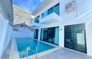 5-bedroom villa 366 m² in Pattaya for $745,000