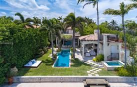 Comfortable villa with a pool, a spa, a summer kitchen, a observation deck and an ocean view, Miami Beach, USA for $5,450,000