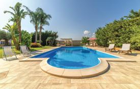 Beautiful villa with a swimming pool, a garden and a parking, Marsala, Italy for 1,900 € per week