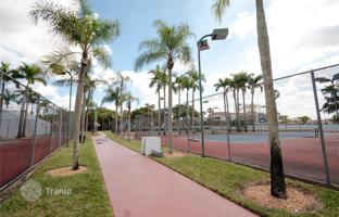 2-bedroom house 108 m² in Hialeah for $390,000