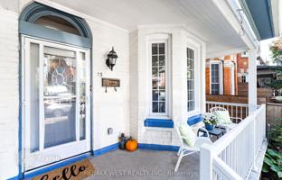 9-bedroom townhouse in York for C$1,789,000