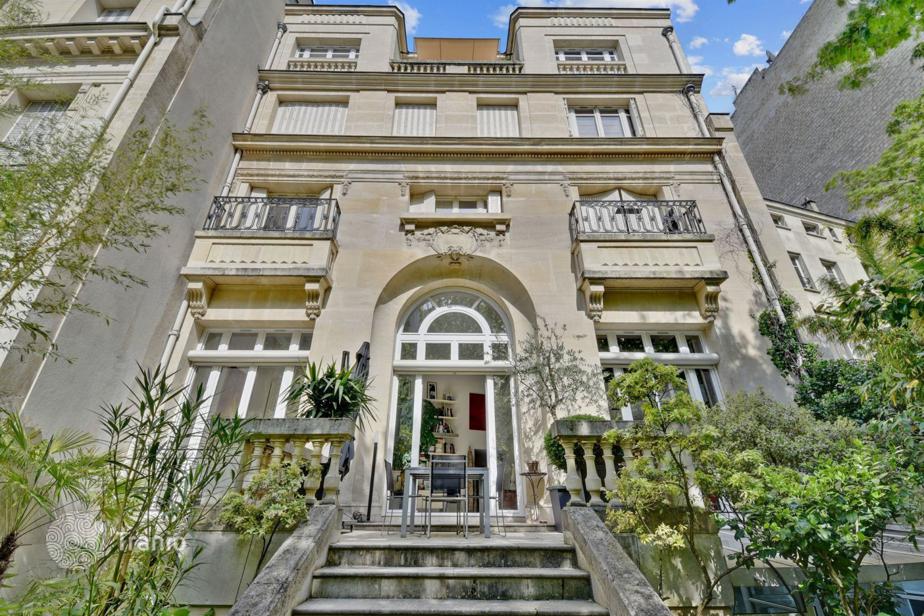 Apartment for sale in 16th arrondissement of Paris, France — listing