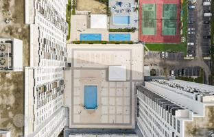 2-bedroom apartments in condo 100 m² in Aventura for $330,000