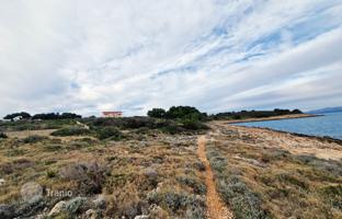 Land plot 2,670 m² in Split-Dalmatia County for 668,000 €