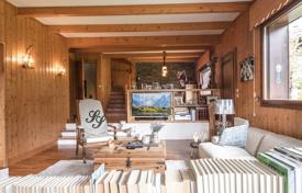 Quaint 5 bedroom chalet, south facing, near centre, located in a quiet area in Chamonix (A) for 3,200,000 €