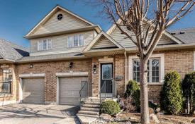 Terraced house – Scarborough, Toronto, Ontario,  Canada for C$985,000