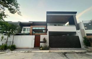 5-bedroom villa 550 m² in Pattaya for $611,000