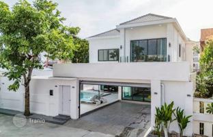 6-bedroom villa 220 m² in Pattaya for $683,000
