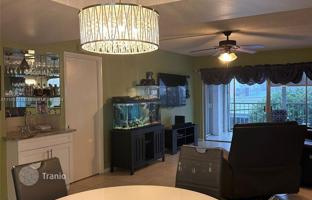 2-bedroom apartments in condo 100 m² in North Palm Beach for $383,000