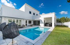 Modern villa with a pool, a garage and a terrace, Miami, USA for $1,925,000