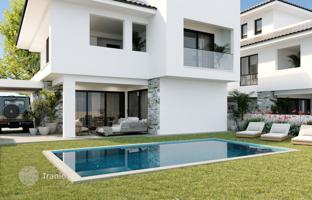 5-bedroom cottage 235 m² in Oroklini for 1,300,000 €