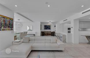 2-bedroom apartments in condo 200 m² in South Ocean Drive for $1,790,000
