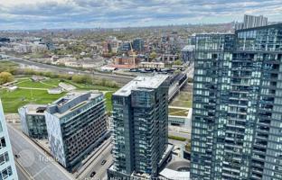 5-bedroom apartment in Bathurst Street for C$908,000