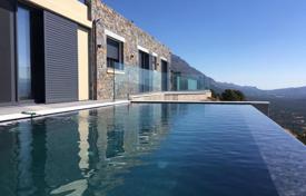 Modern villa with guest studio, swimming pool and spectacular views for 540,000 €