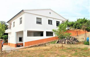 Two-storey villa with a swimming pool, a garden and a garage in one of the best areas of Lloret de Mar, Spain for 325,000 €