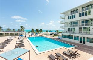 2-bedroom townhouse 131 m² in Miami Beach for $750,000
