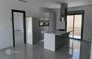 4-bedroom villa 165 m² in El Pinós for 436,000 €