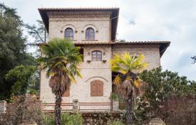 Four-storey villa with a private park in the center of Spoleto, Umbria, Italy for 880,000 €