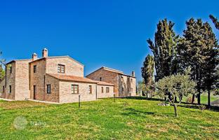 9-bedroom villa in Asciano for 2,900,000 €