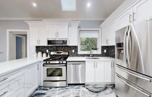 9-bedroom house in Etobicoke for C$2,064,000